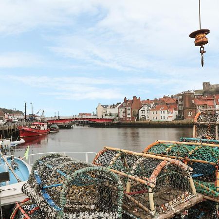 The Surfers Bolt Hole Apartment Whitby Bagian luar foto