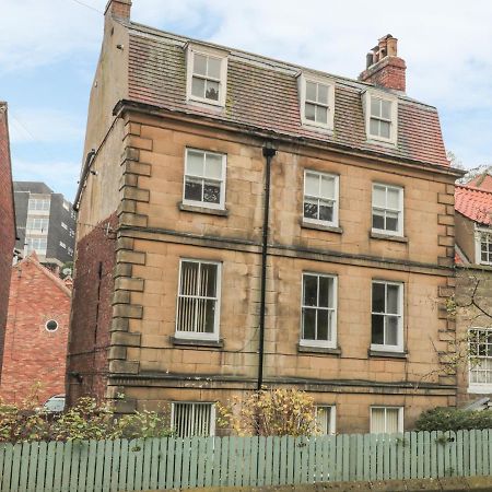 The Surfers Bolt Hole Apartment Whitby Bagian luar foto