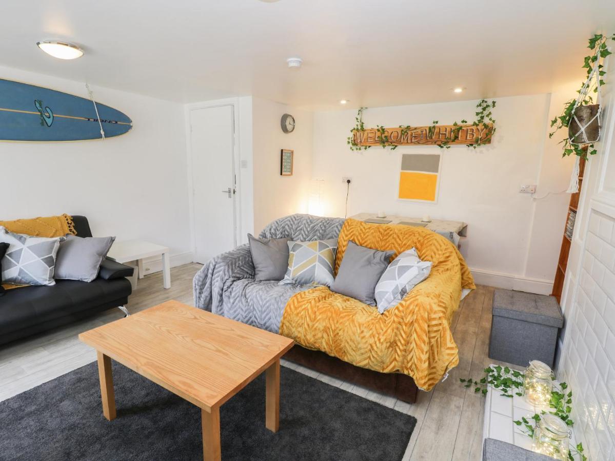 The Surfers Bolt Hole Apartment Whitby Bagian luar foto