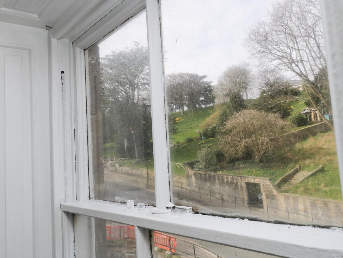 The Surfers Bolt Hole Apartment Whitby Bagian luar foto