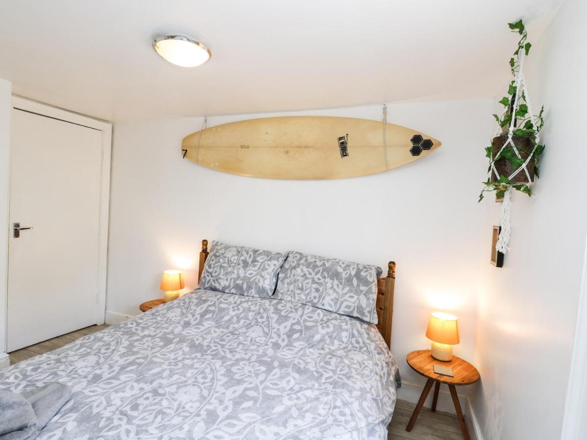 The Surfers Bolt Hole Apartment Whitby Bagian luar foto